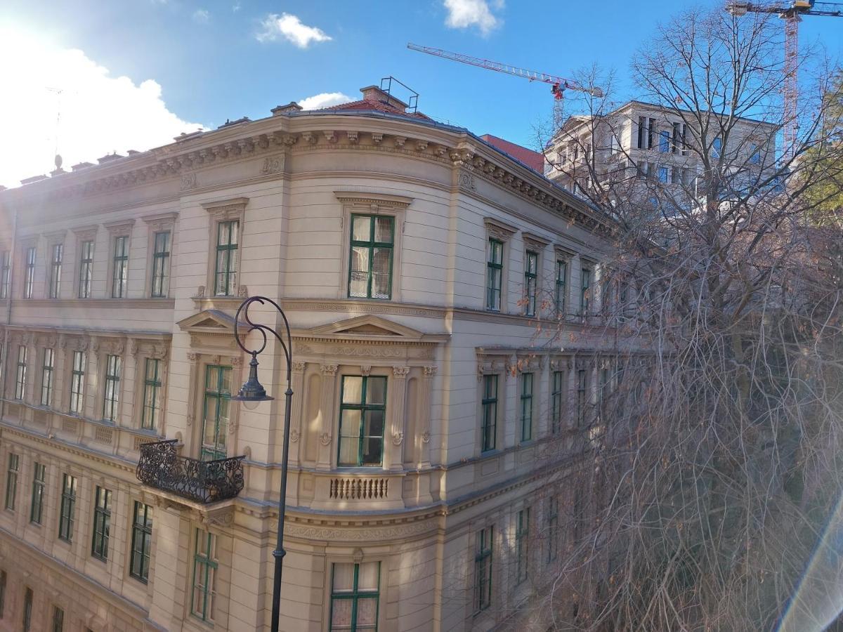 Sunny Studio At The Castle Apartment Budapest Exterior photo