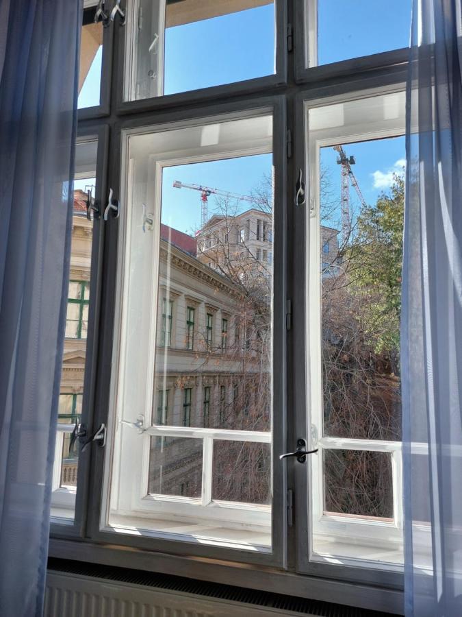 Sunny Studio At The Castle Apartment Budapest Exterior photo